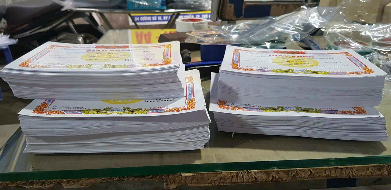Sản phẩm In Giấy Khen Vạn Phúc